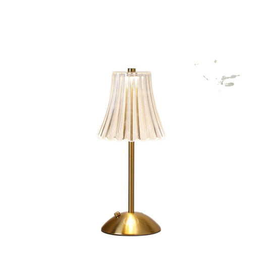 Retro Horn-Shaped Metal Desk Lamp – Vintage Industrial Study Lamp for Office