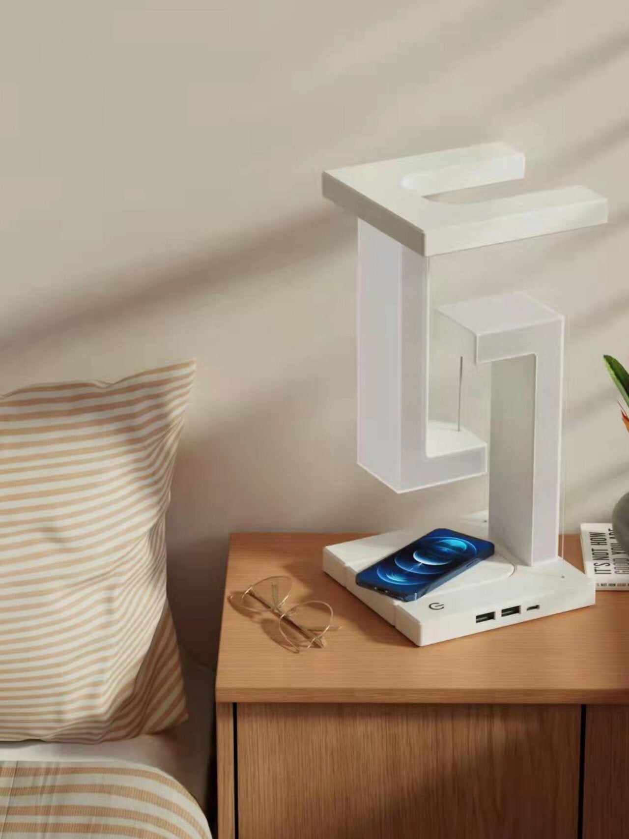 Trådløs bordlampe med antigravitation